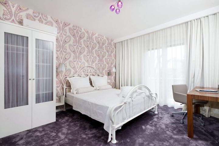 Room 10 of 104