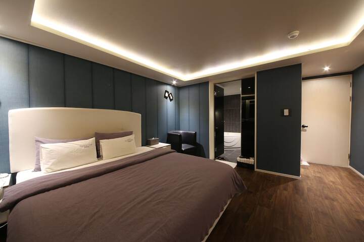 Room 11 of 45