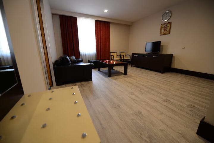 Room 5 of 48