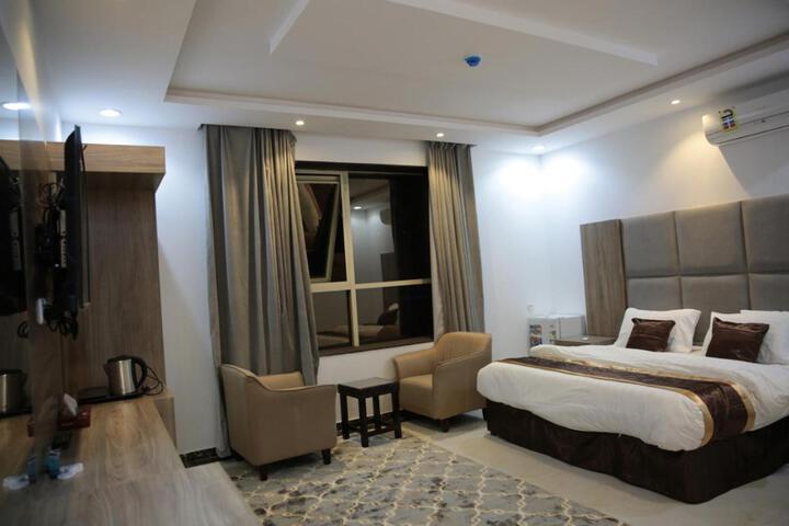 Room 8 of 17