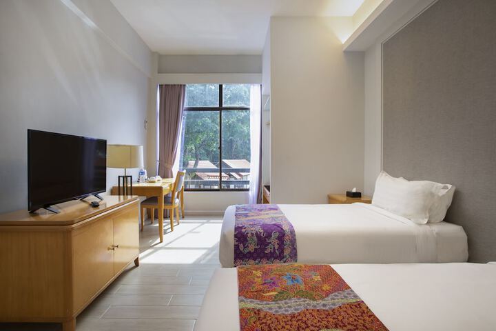 Room 5 of 80