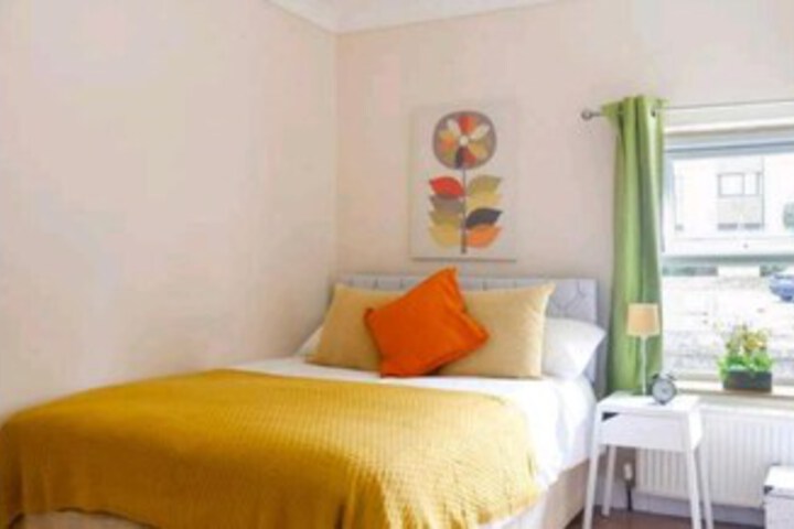 Room 10 of 14