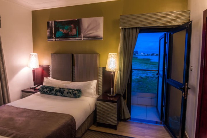 Room 14 of 90