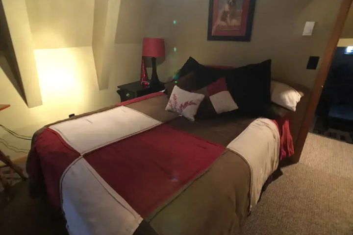 Room 3 of 9