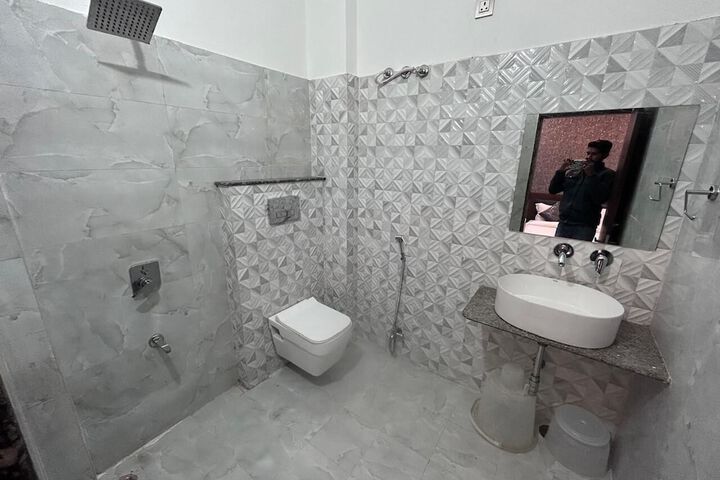 Room 26 of 38