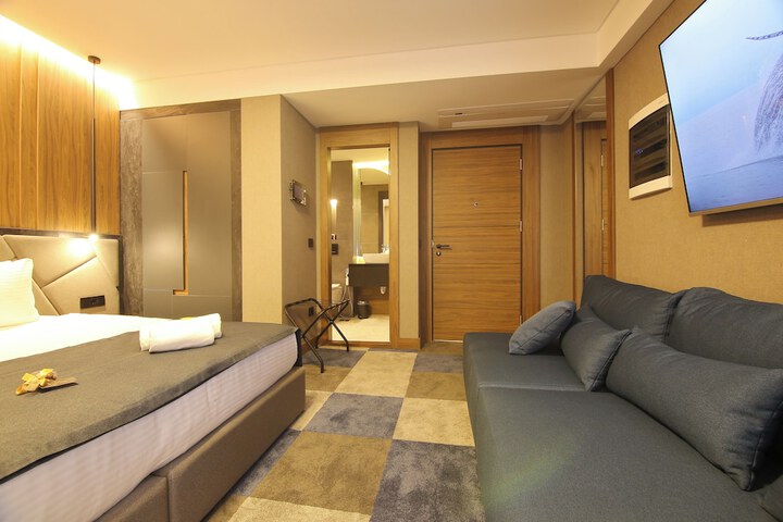 Room 18 of 100