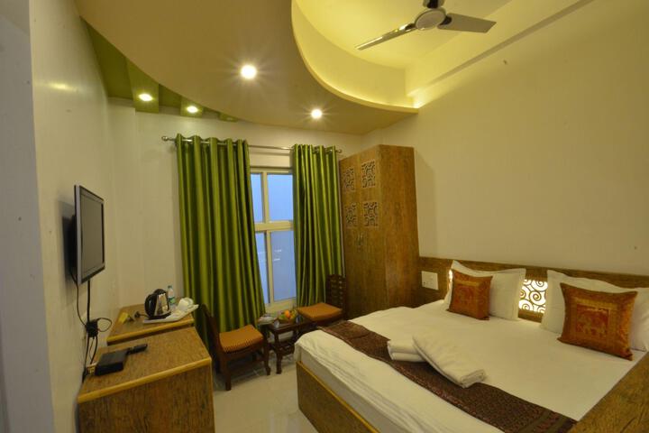 Room 3 of 61