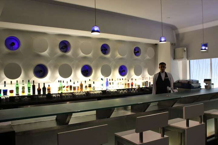 Lounge 71 of 75