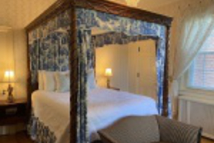 Room 53 of 384