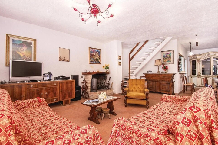 Room 2 of 16