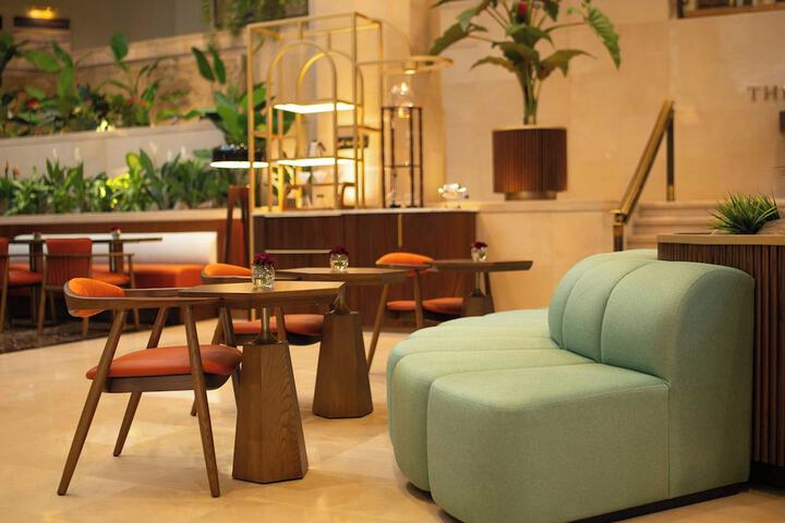 Lounge 106 of 131