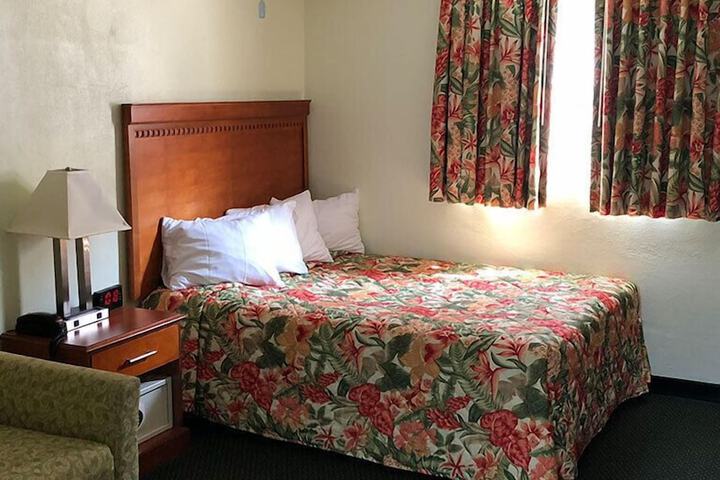 Basic Single Room 1 Double Bed (3 of 4)