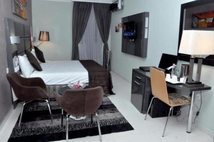Room 6 of 34