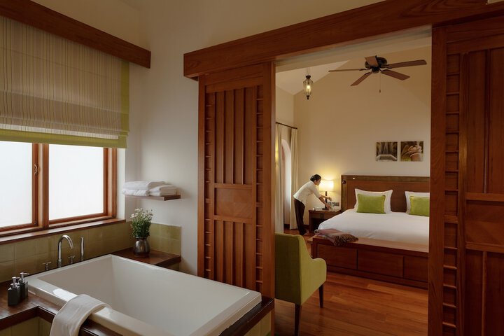 Room 10 of 93