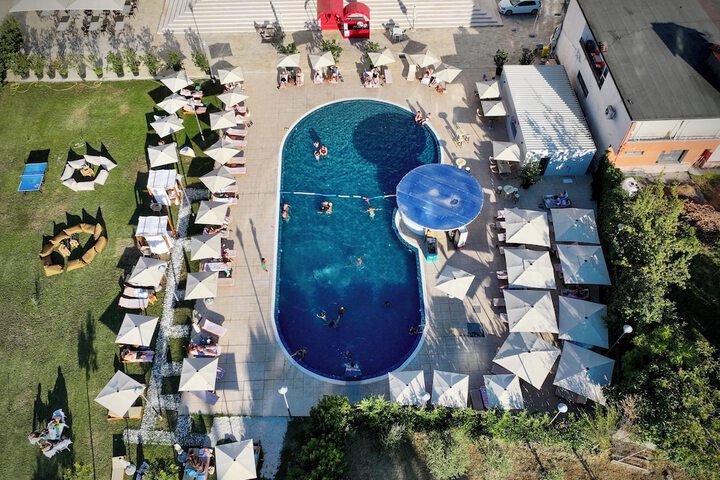 Pool 68 of 139