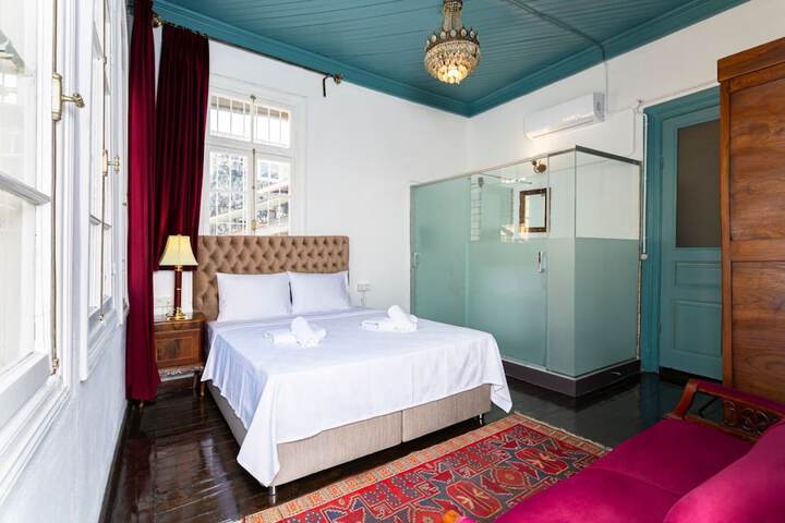 Room 14 of 36
