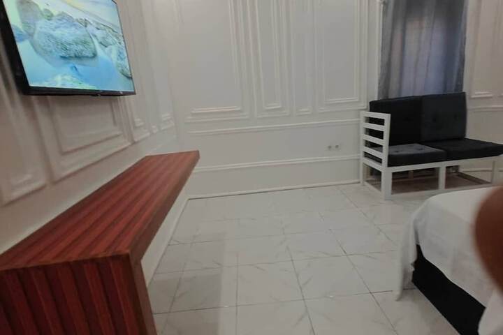 Room 7 of 71