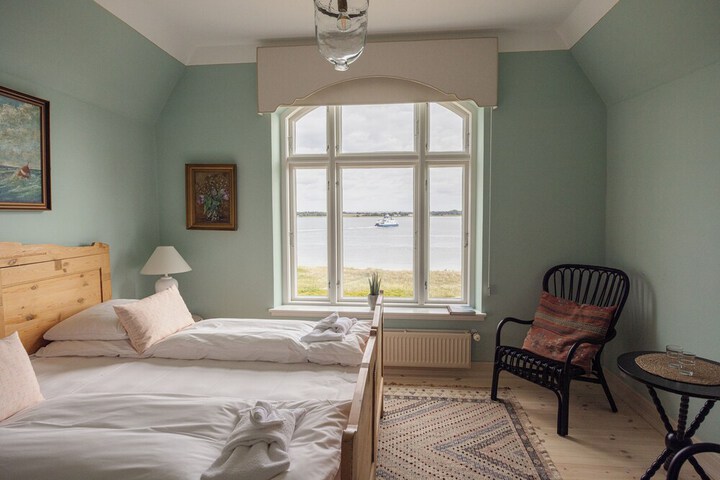 Room 11 of 26