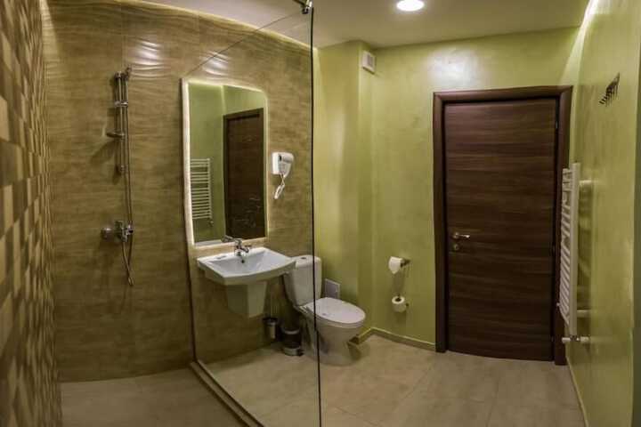 Room 53 of 67