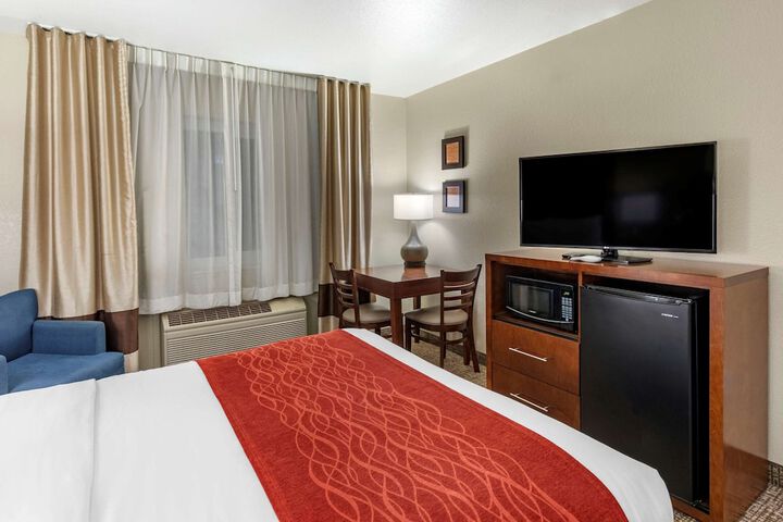 Double Accessible Queen Size Bed (12 of 20)