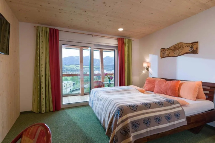 Room 2 of 12