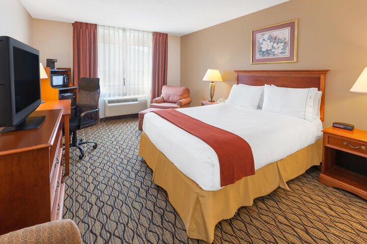 Room 6 of 16
