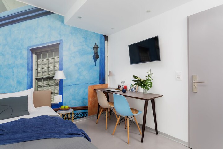 Room 33 of 61