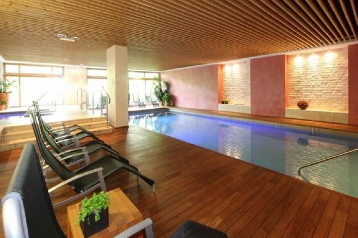 Pool Hotel