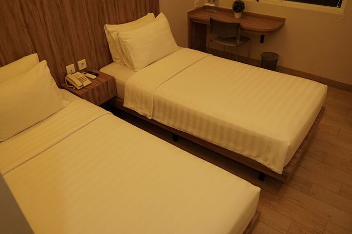 Room 11 of 20