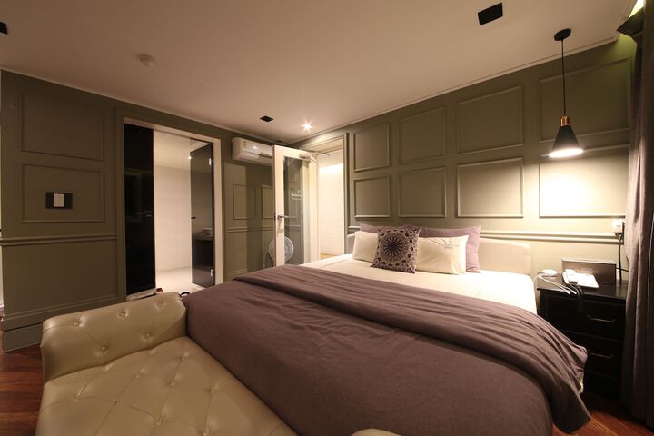 Room 26 of 45