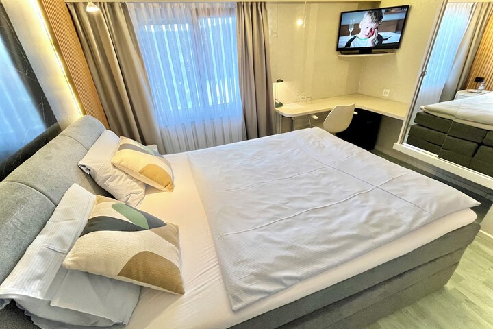 Room 34 of 49