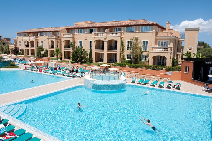 Hotel Pool