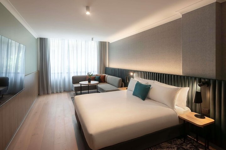 Room 16 of 102