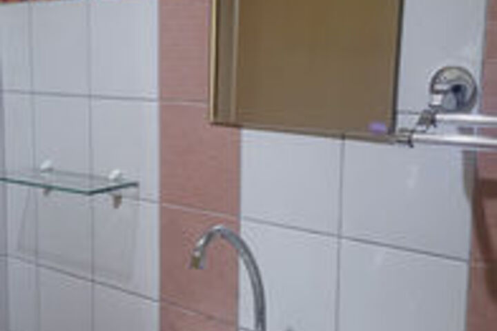 Room 4 of 28