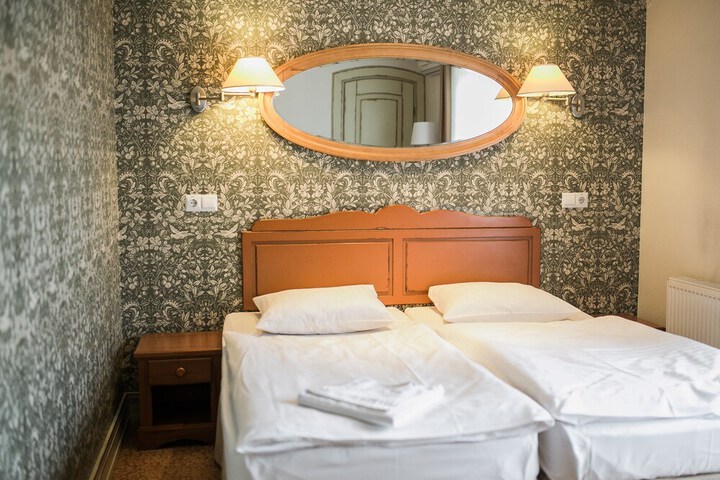 Room 6 of 67