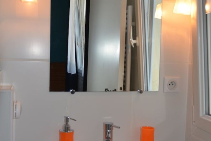 Room 6 of 12