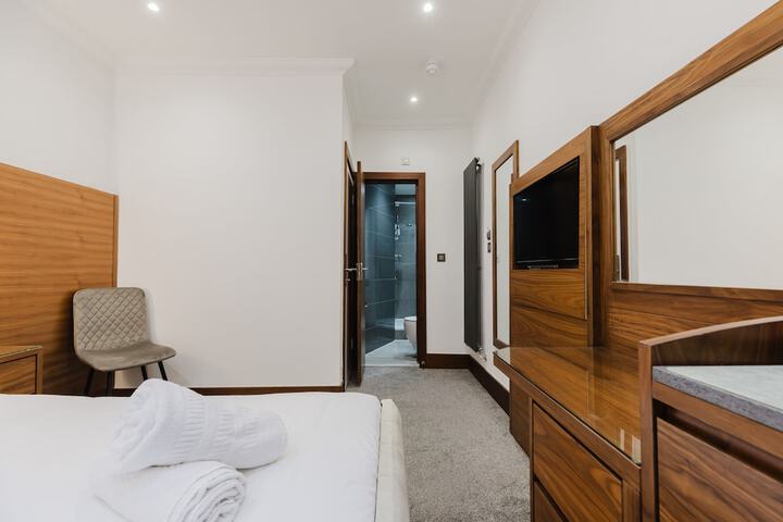 Room 35 of 125