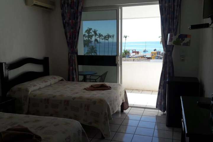Room 6 of 43