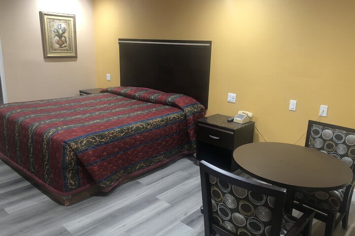 Standard | King Bed (9 of 27)