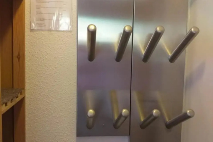 Room 10 of 13