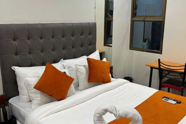Room 6 of 20