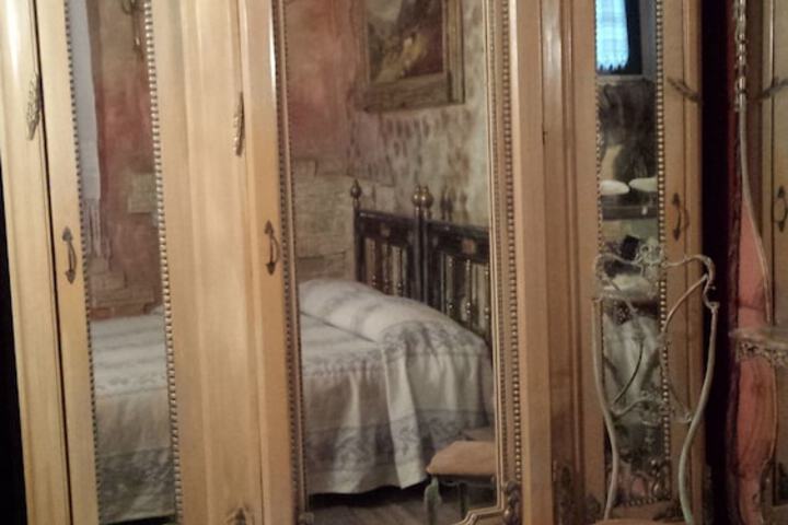 Room 18 of 86