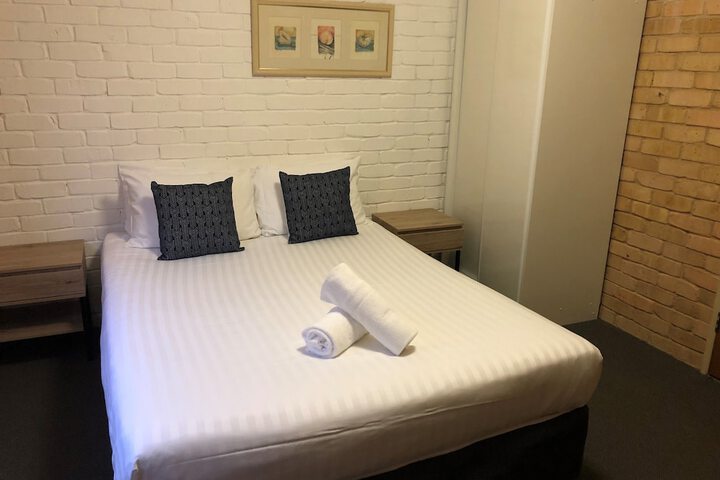 Room 10 of 32