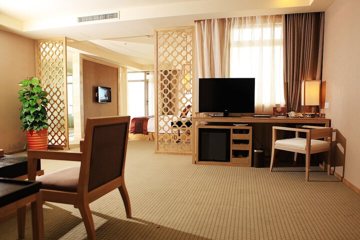 Room 32 of 40