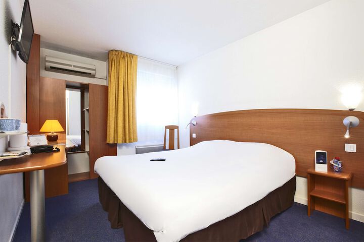 Room 15 of 30