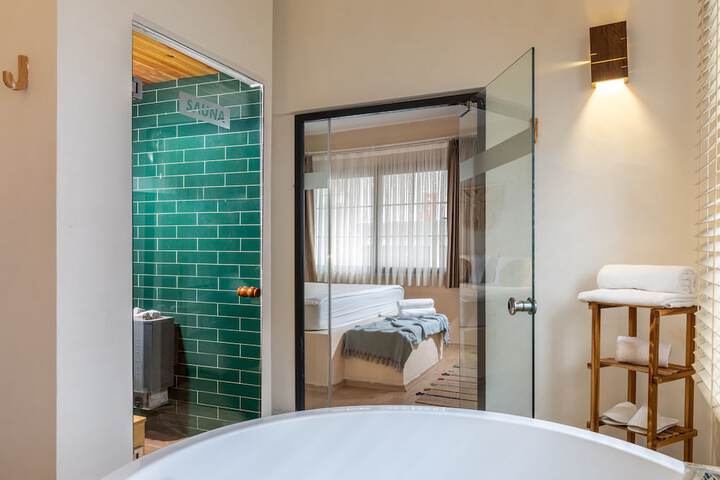 Room 4 of 27