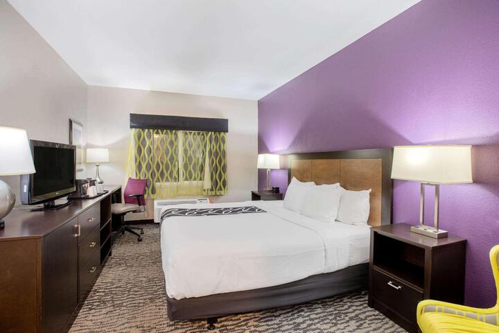 1 King Bed (2 of 16)
