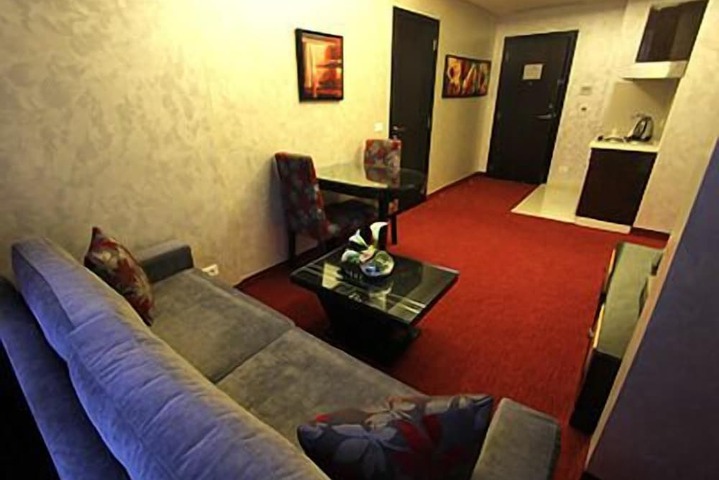 Room 12 of 37