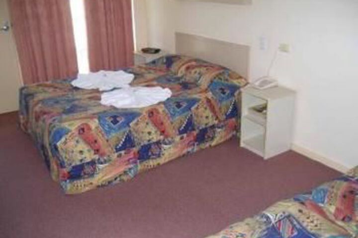 Room 4 of 6