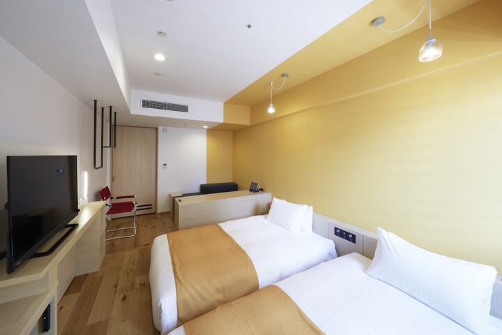 Room 13 of 121